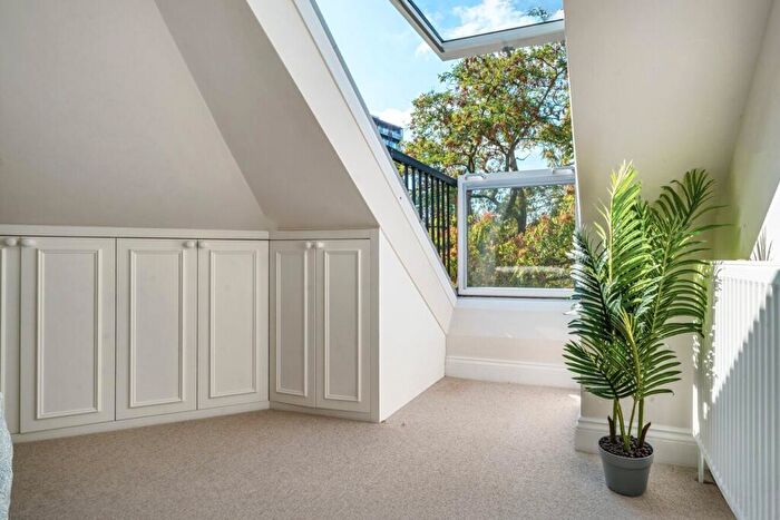 3 Bedroom Flat For Sale In Orville Road, Battersea, London, SW11