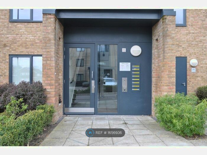 2 Bedroom Flat To Rent In Gores Court, Romford, RM3