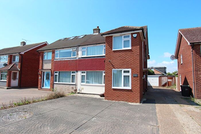 4 Bedroom Semi Detached House For Sale In Thong Lane, Gravesend, Kent, DA12