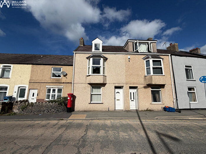 4 Bedroom Terraced House For Sale In Penchwintan Road, Bangor, Gwynedd, LL57