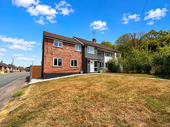 5 Bedroom Semi-Detached House For Sale In Hambro Hill, Rayleigh, SS6