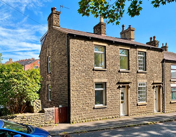 4 Bedroom End Of Terrace House For Sale In High Lea Road, New Mills, High Peak, SK22