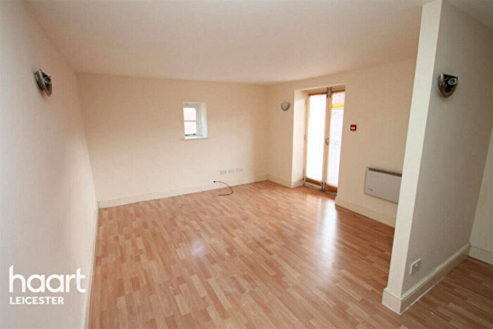 2 Bedroom Apartment For Sale In Fosse Road North, Leicester, LE3