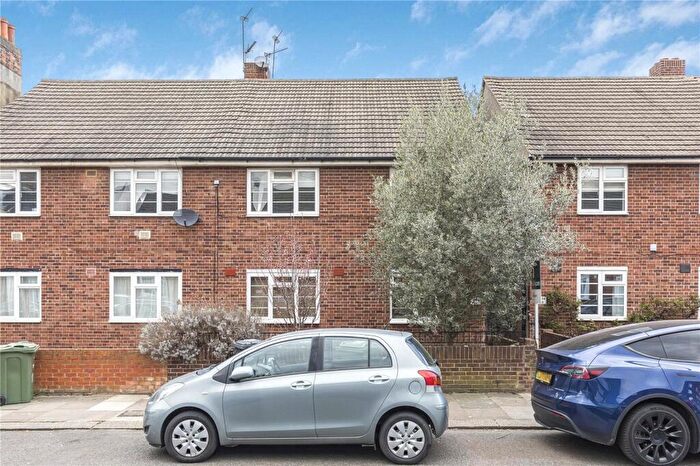2 Bedroom Maisonette To Rent In Cambray Road, London, SW12
