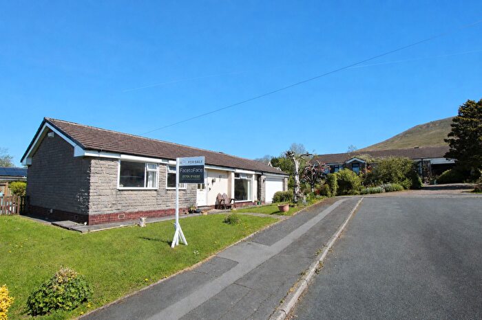3 Bedroom Detached Bungalow For Sale In Stoodley Close, Todmorden, OL14
