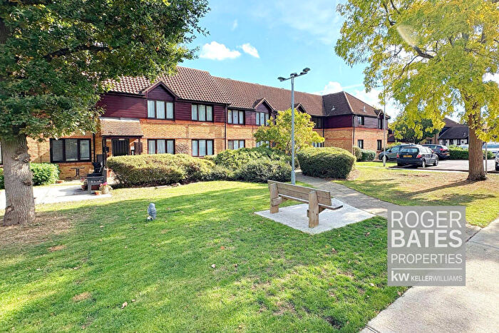 1 Bedroom Apartment For Sale In Oakwood Grove, Wickford Avenue, Basildon, SS13