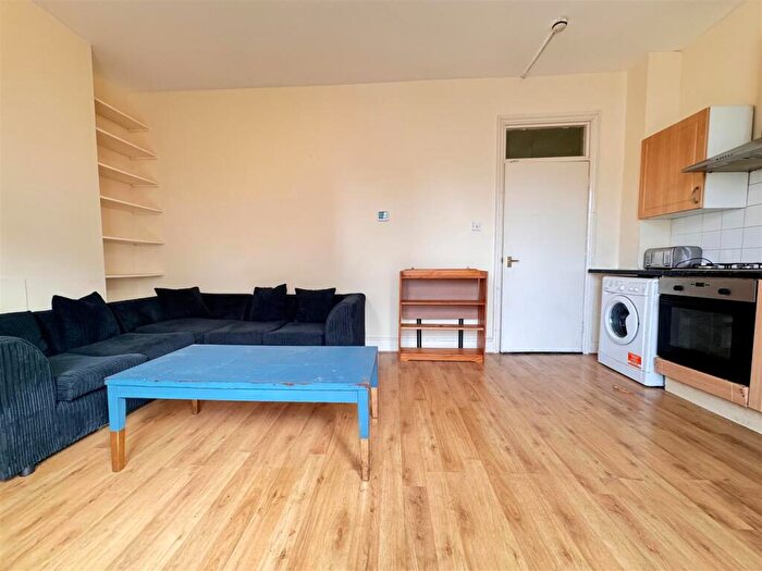 2 Bedroom Apartment To Rent In Well Street, Hackney, E9