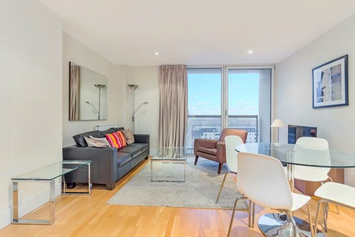 1 Bedroom Apartment To Rent In Cobalt Point, Lanterns Court, Canary Wharf, E14