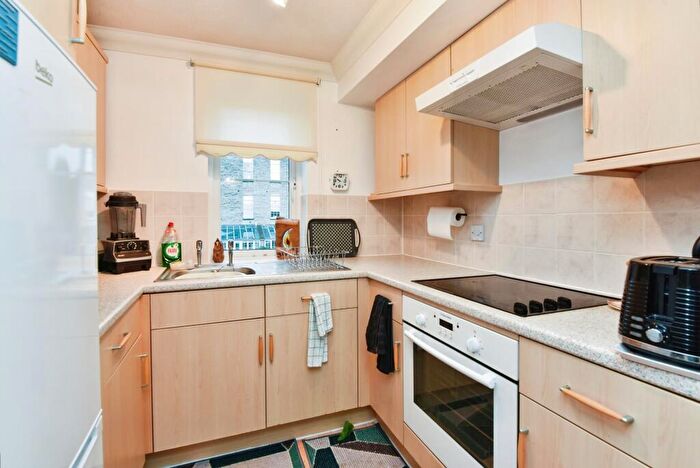 1 Bedroom Flat For Sale In Magdalene Street, Glastonbury, Somerset, BA6
