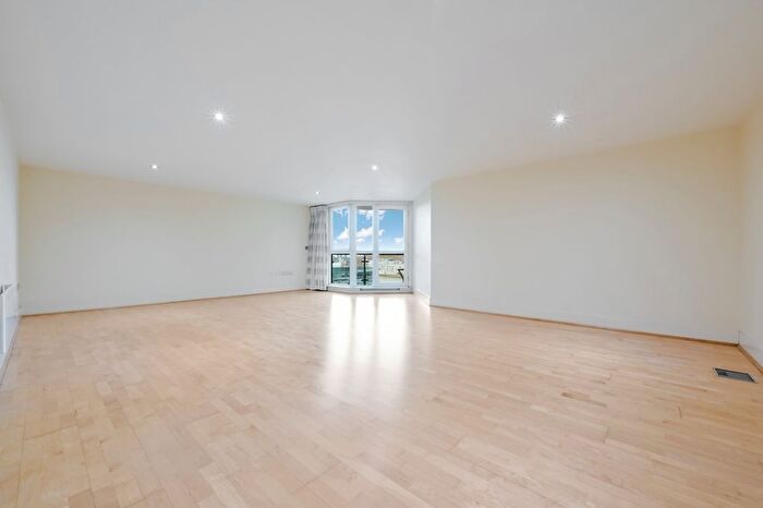 2 Bedroom Flat To Rent In Drake House, St George's Wharf, London, SW8