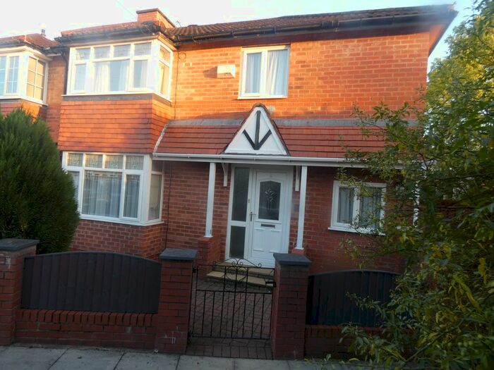 4 Bedroom Semi-Detached House To Rent In Tadman Grove, Manchester, WA14