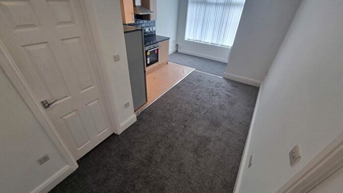 1 Bedroom Flat To Rent In Flat, Harehills Lane, Harehills, Leeds, LS9