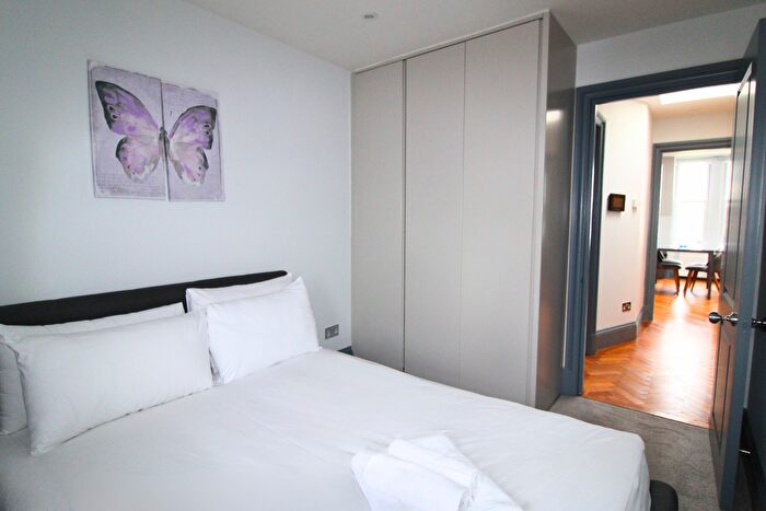 2 Bedroom Flat For Sale In Comeragh Road, Barons Court, W14