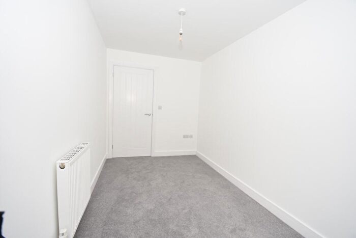2 Bedroom Flat To Rent In Blenheim Walk, Corby, Northamptonshire, NN18