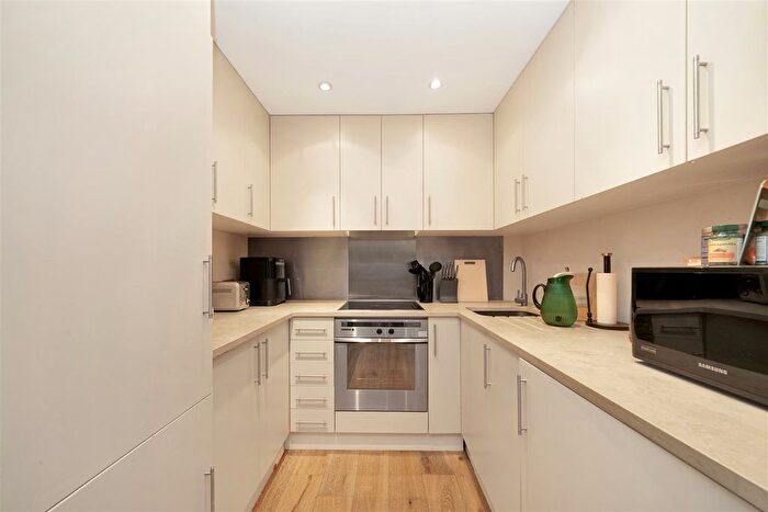 1 Bedroom Flat To Rent In Queen's Gate Gardens, London, SW7