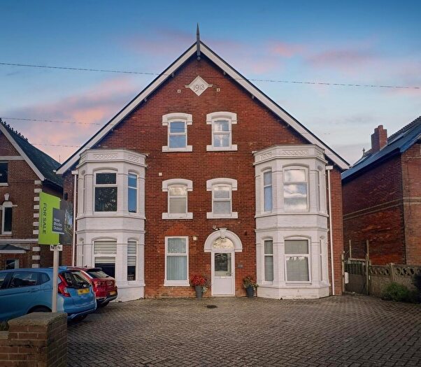 2 Bedroom Apartment For Sale In Victoria Grove, East Cowes, Isle Of Wight, PO32