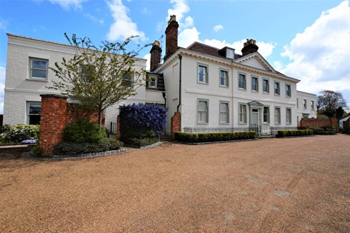 2 Bedroom Flat To Rent In Parkers Lane, Ashtead, KT21