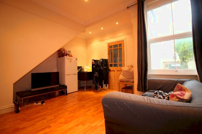 4 Bedroom Terraced House To Rent In Canada Road, Heath, CF14