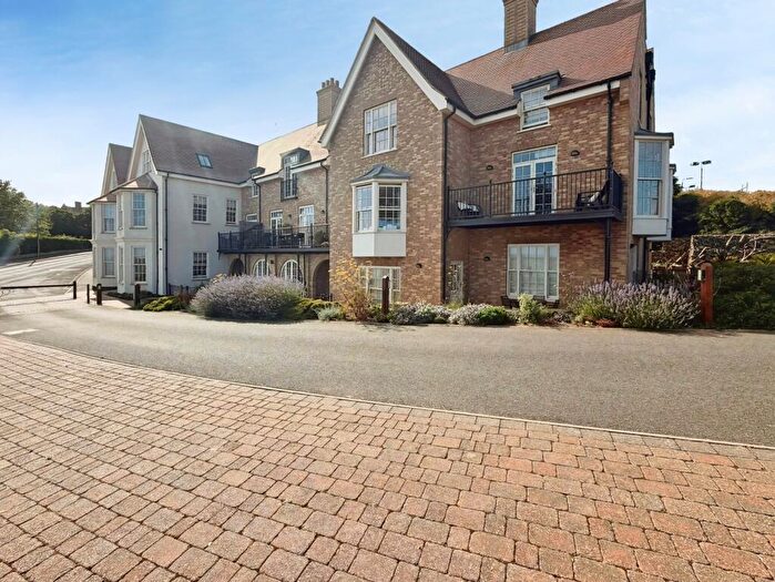 2 Bedroom Apartment For Sale In Undercliff Road East, Felixstowe, Suffolk, IP11