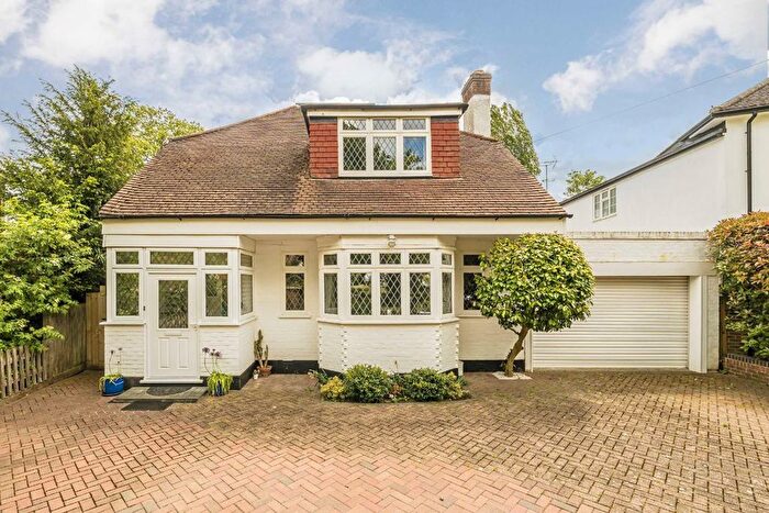 5 Bedroom Detached House For Sale In Manor Gardens, Hampton, TW12