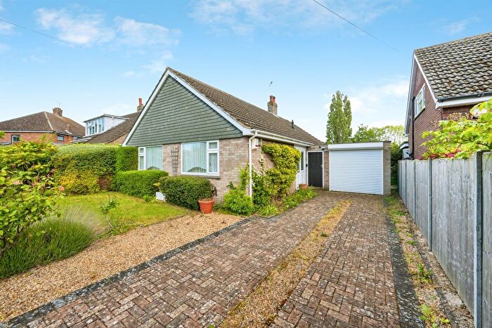 3 Bedroom Detached Bungalow For Sale In High Street, Oakley, Bedford, MK43