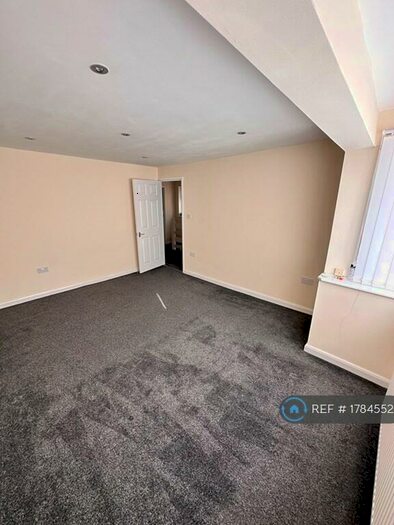 3 Bedroom Semi-Detached House To Rent In Romsey Close, Stanford-Le-Hope, SS17