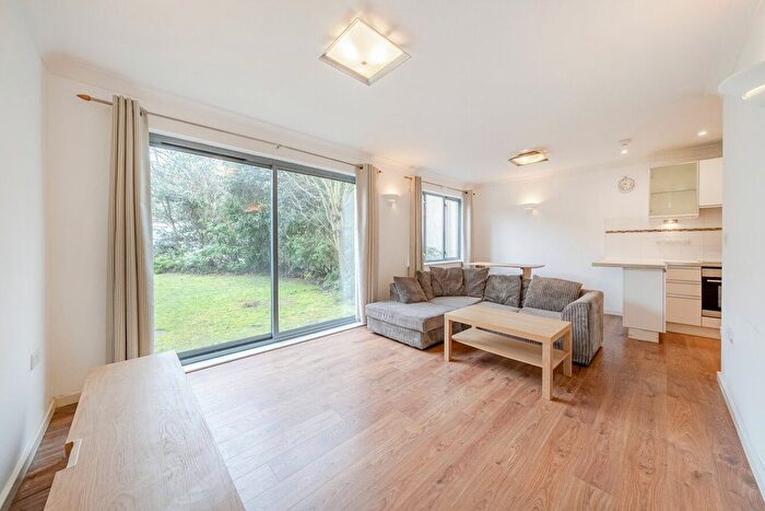 2 Bedroom Flat For Sale In Harberson Road, Balham, London, SW12