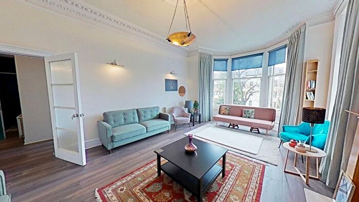 3 Bedroom Flat To Rent In Eyre Crescent, Edinburgh, Midlothian, EH3