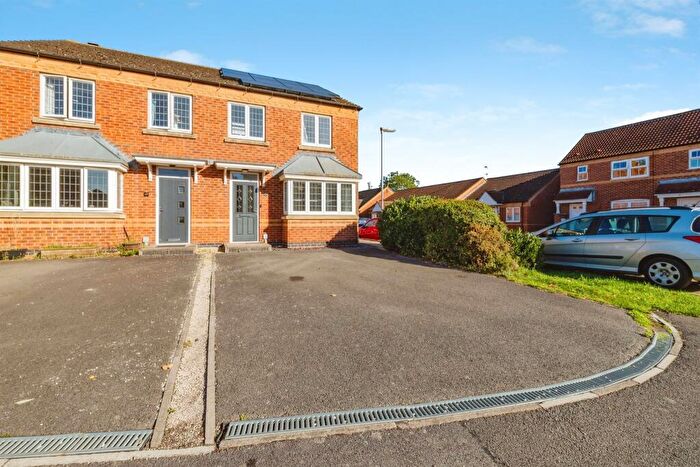 3 Bedroom Semi-Detached House For Sale In Newton Drive, Cherry Willingham, Lincoln, LN3