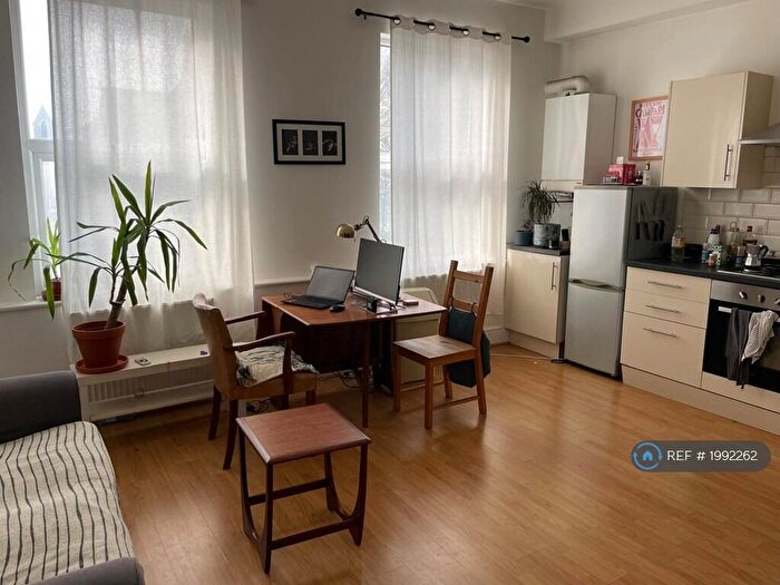 1 Bedroom Flat To Rent In Stoke Newington Road, London, N16