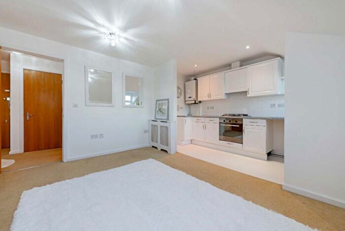 2 Bedroom Flat To Rent In Tapster Street, Finchley, EN5