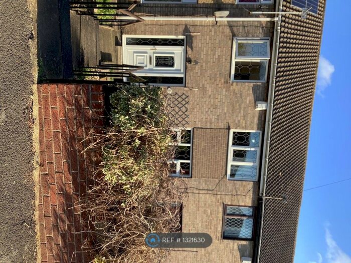 3 Bedroom Terraced House To Rent In Parkhill Grove, Wakefield WF1