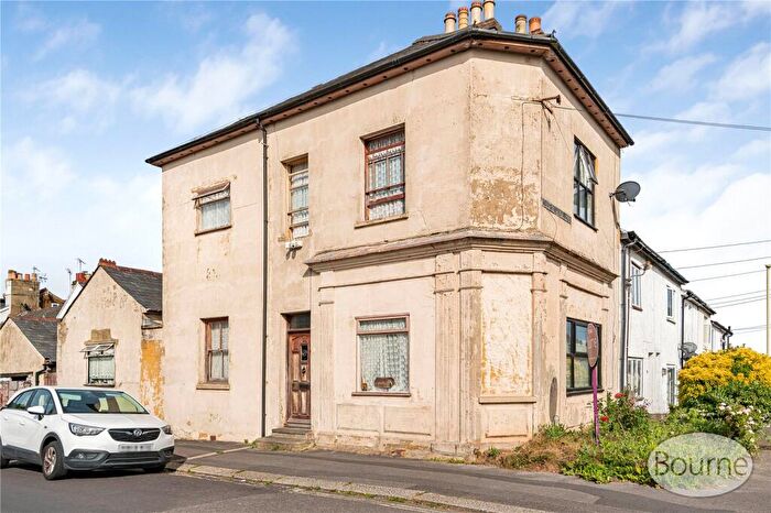 4 Bedroom Terraced House For Sale In Windmill Road, Aldershot, Hampshire, GU12