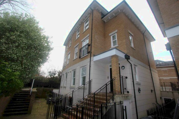 4 Bedroom House To Rent In Claremont Road Windsor, SL4