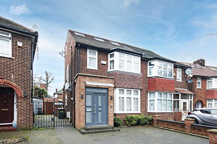 5 Bedroom House To Rent In Cleveland Gardens, Brent Cross, London, NW2