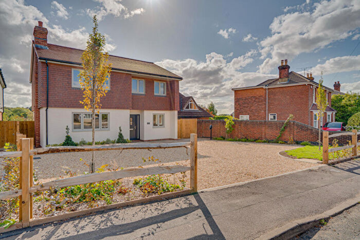 4 Bedroom Detached House For Sale In Swanwick Lane, Swanwick, Hampshire, SO31