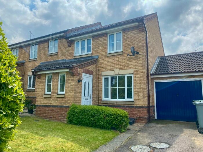 3 Bedroom Semi-Detached House To Rent In Lytham Close, Grantham, NG31