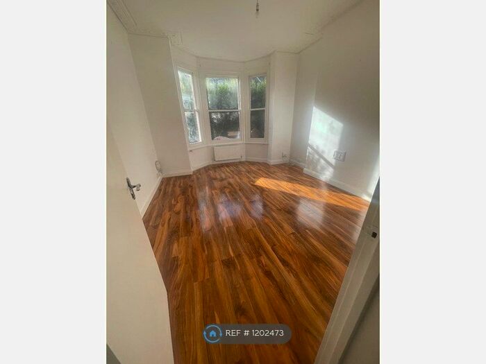 2 Bedroom Flat To Rent In Selsdon Road, West Norwood, Herne Hill, Brixton, Tulse Hill, SE27