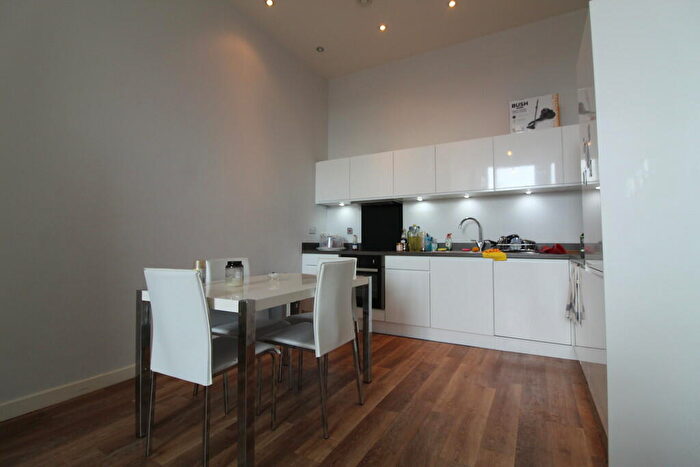 2 Bedroom Apartment To Rent In Tate House, - New York Road, LS2
