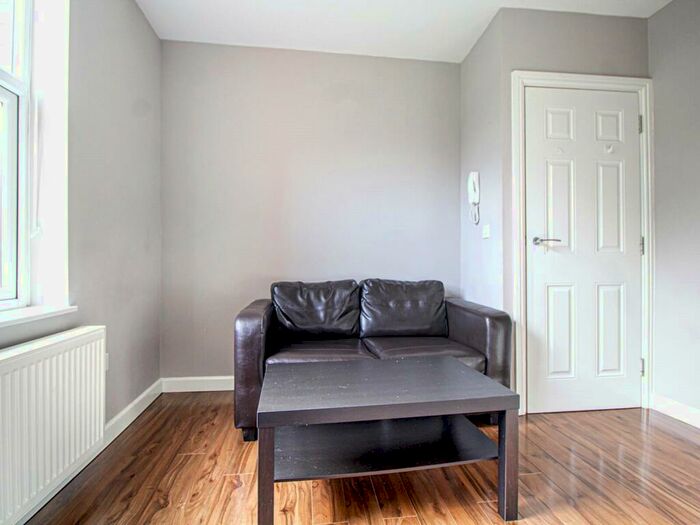 Apartment To Rent In Apt, Belle Vue Road #, LS3
