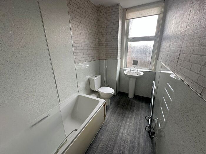 2 Bedroom Flat To Rent In Arbroath Road, Dundee, DD4