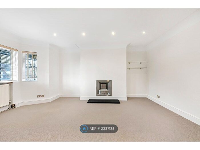 2 Bedroom Flat To Rent In Belsize Park, London, NW3