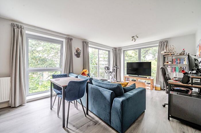 1 Bedroom Flat For Sale In Calloway House, Coombe Way, Farnborough, GU14