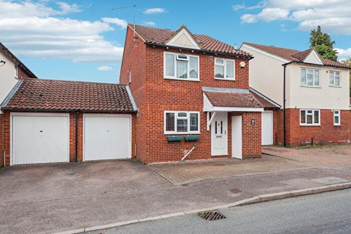 3 Bedroom Detached House For Sale In Walnut Avenue, Baldock, SG7