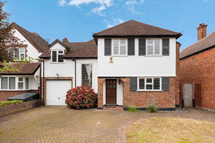 5 Bedroom Detached House For Sale In Cumberland Drive, Esher, KT10