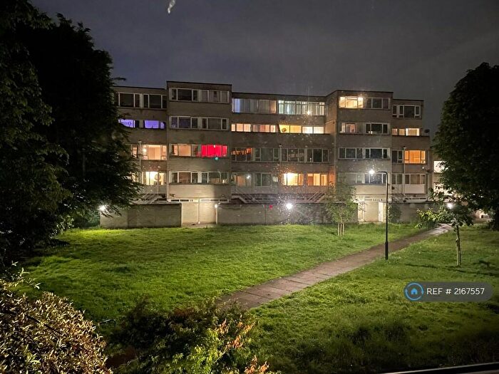 3 Bedroom Flat To Rent In Ward Royal, Windsor, SL4