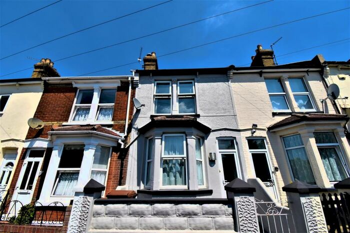 3 Bedroom Terraced House To Rent In Imperial Road Gillingham, ME7