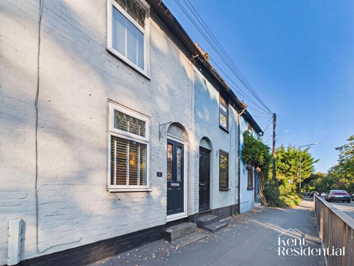 2 Bedroom Cottage For Sale In Ashford Road, Weavering, ME14