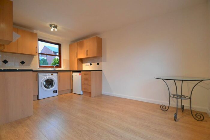 1 Bedroom Flat To Rent In Mayfield Road, London, W12