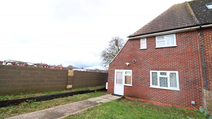 3 Bedroom Semi-Detached House To Rent In Southville Close, TW14